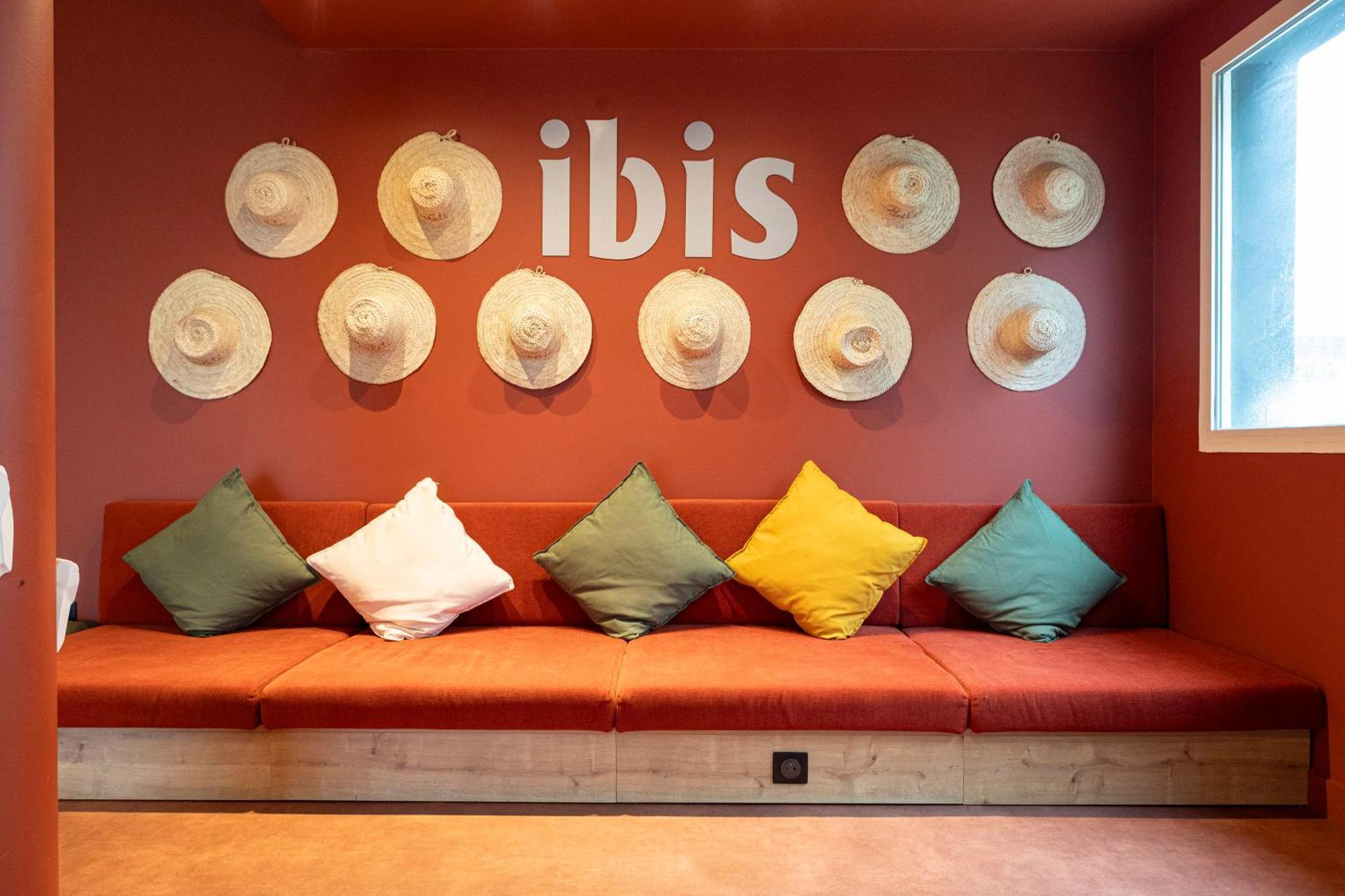 Готель Ibis Istres Trigance Екстер'єр фото