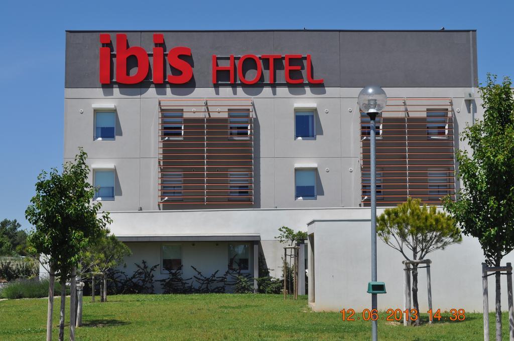 Готель Ibis Istres Trigance Екстер'єр фото